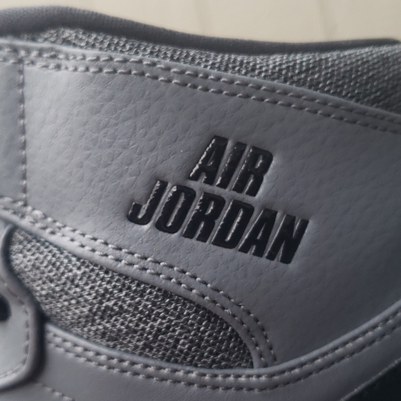 AIR JORDAN RETRO 1 - Picture 15 of 15
